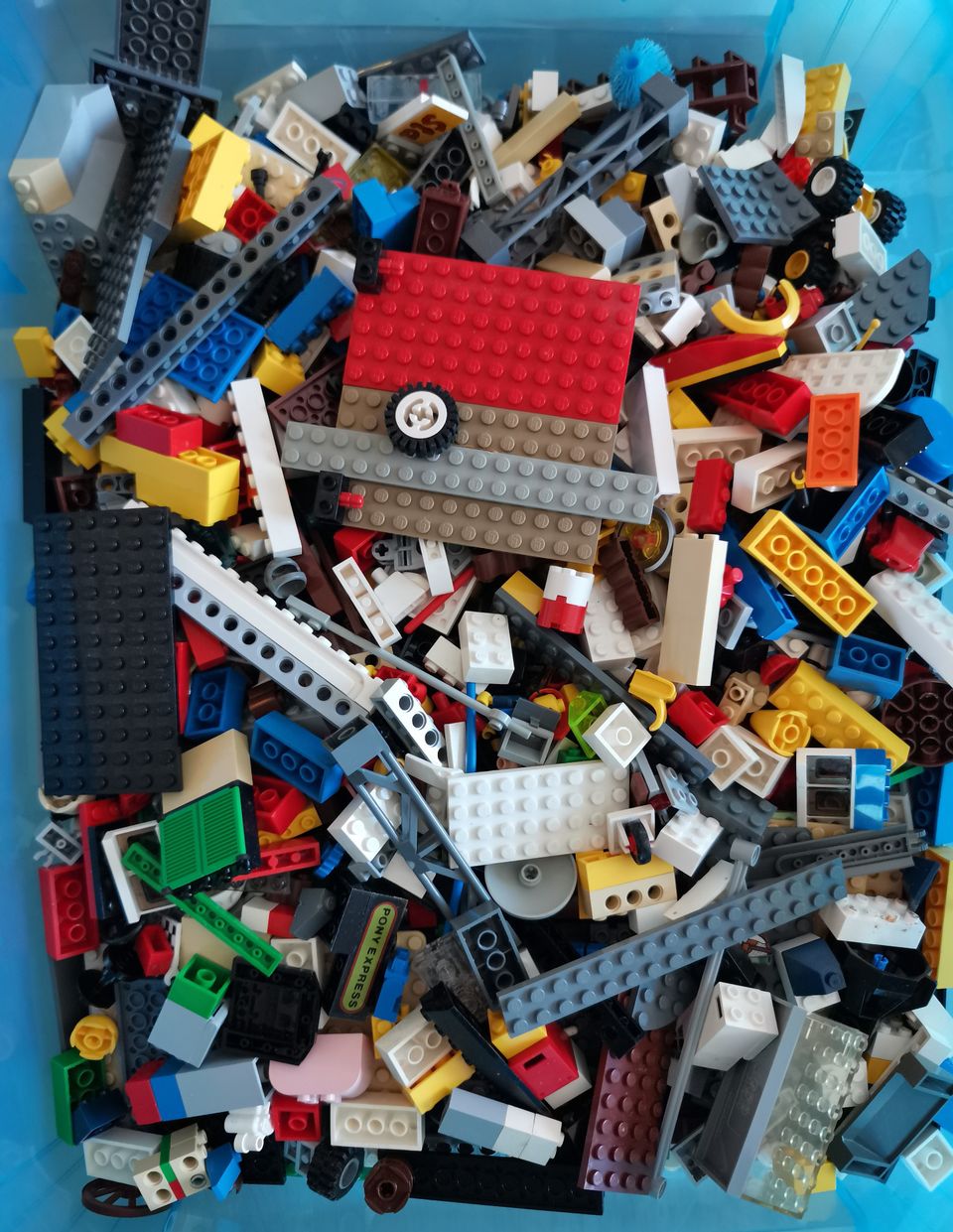 3 laatikollista LEGOja