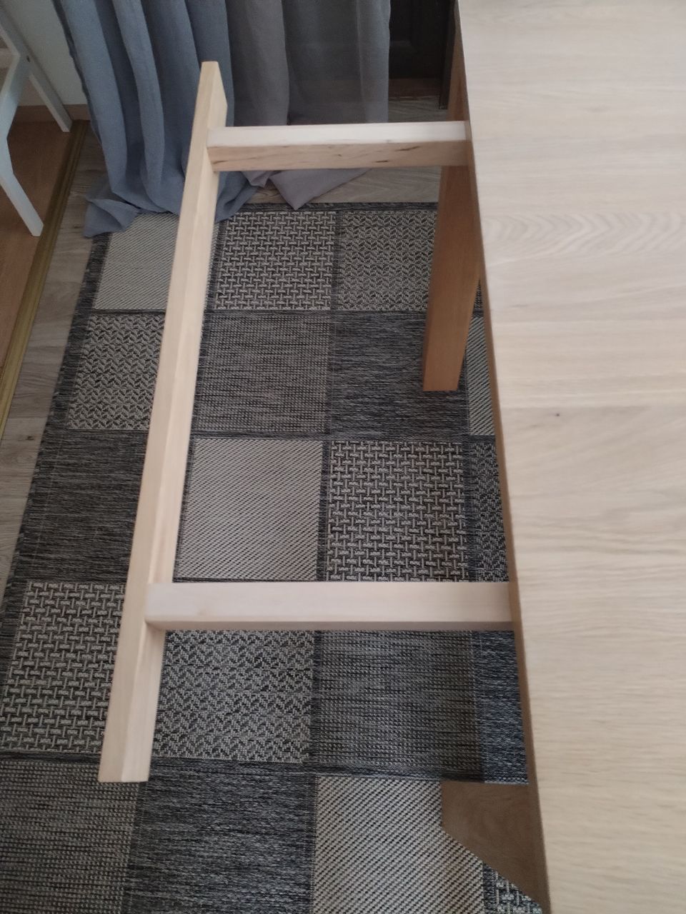 Ruokapöytä + 4 tuolia