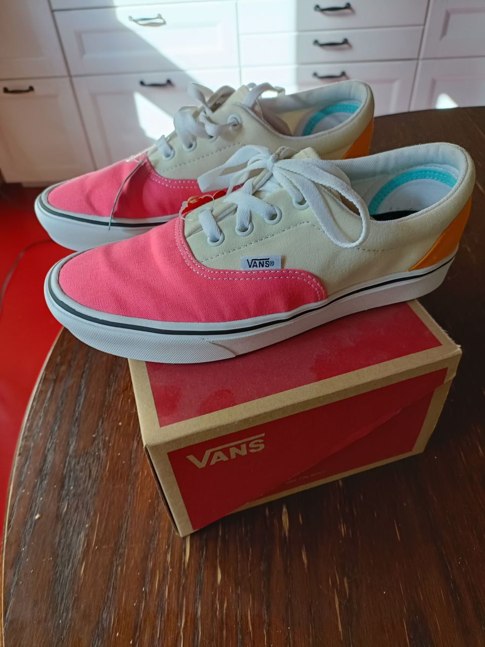 Vans naisten tennarit (uudet)