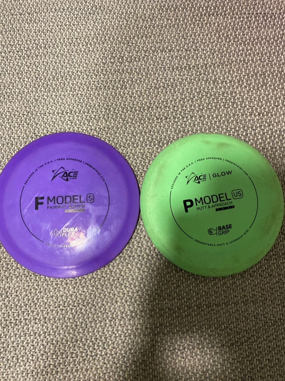 Kaksi prodigyn frisbee golf kiekkoa