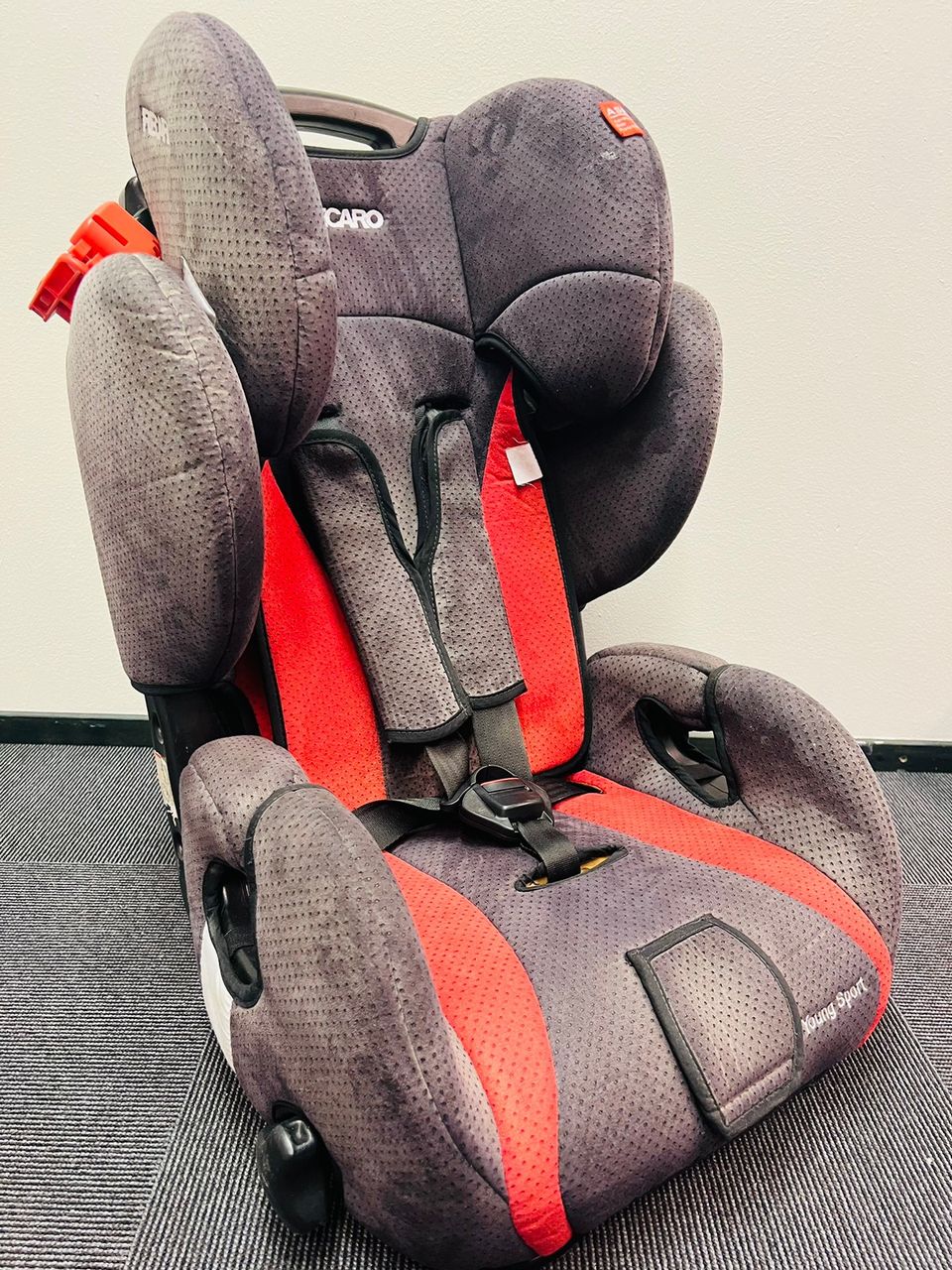 Recaro Young Sport turvaistuin.