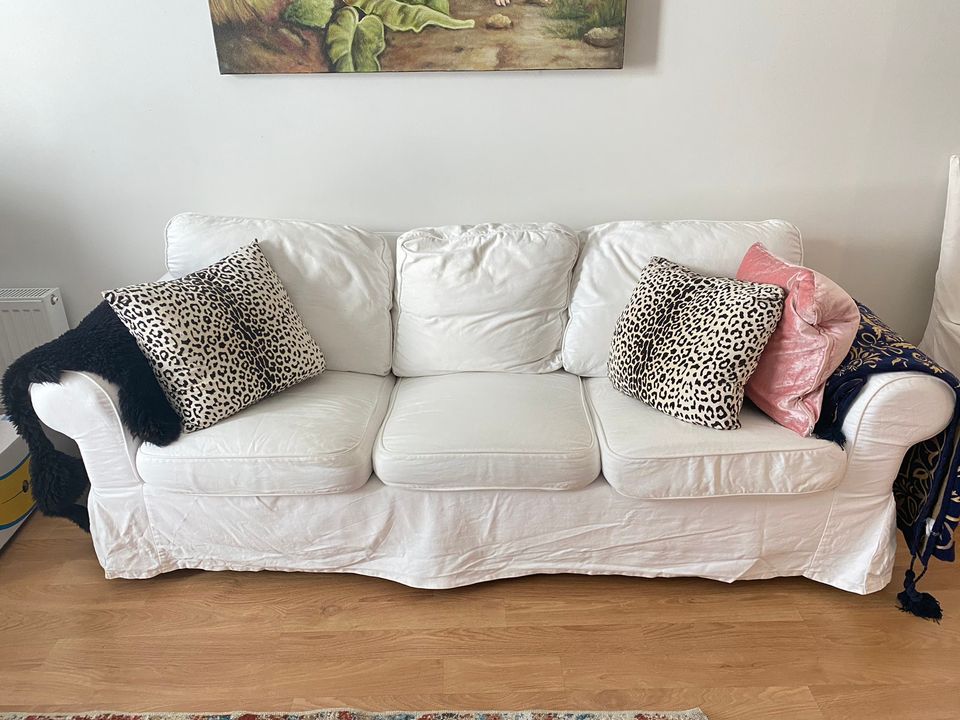 Harmaa/ valkoinen kolmen hengen sohva