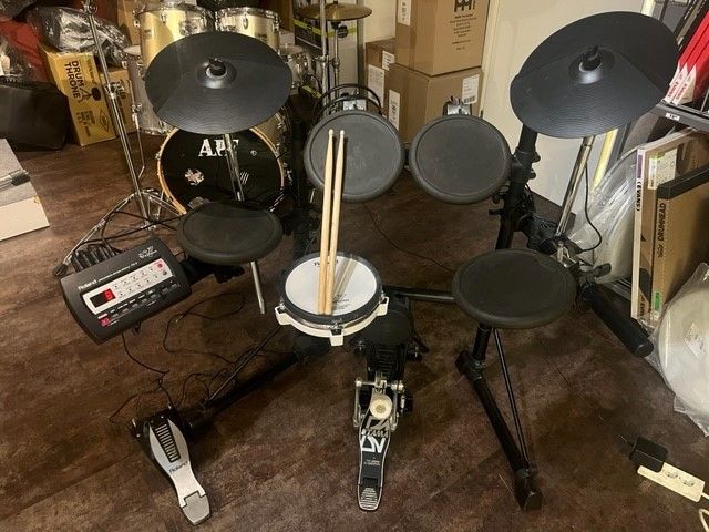 Roland TD-3 sähkörumpusetti käytetty