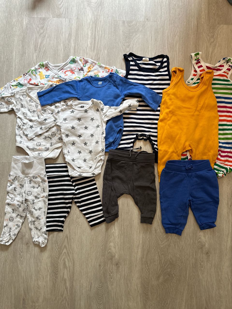 Vauvan vaatteita 50/56