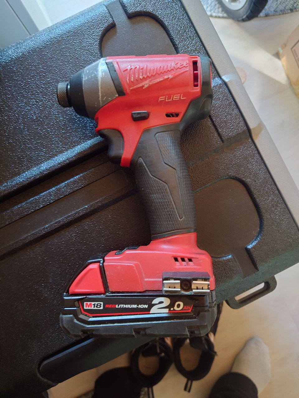 Milwaukee M18 iskevä ruuviväännin