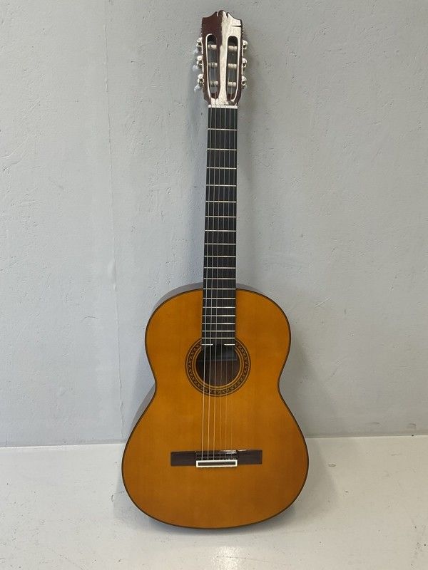 Yamaha CG-120A akustinen kitara