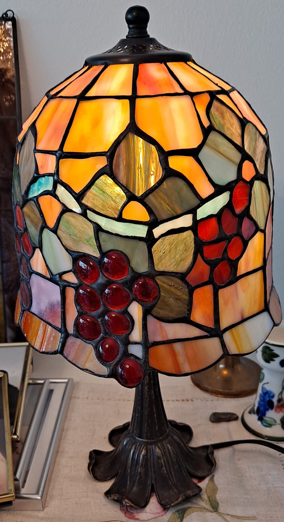 Tiffanylasi pöytälamppu