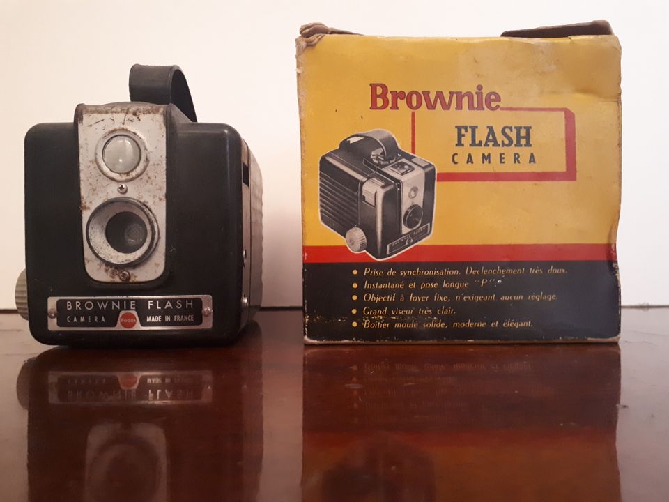 Kodak kamera antiikkia alkuperäinen pakkaus ja ohjekirja mukana