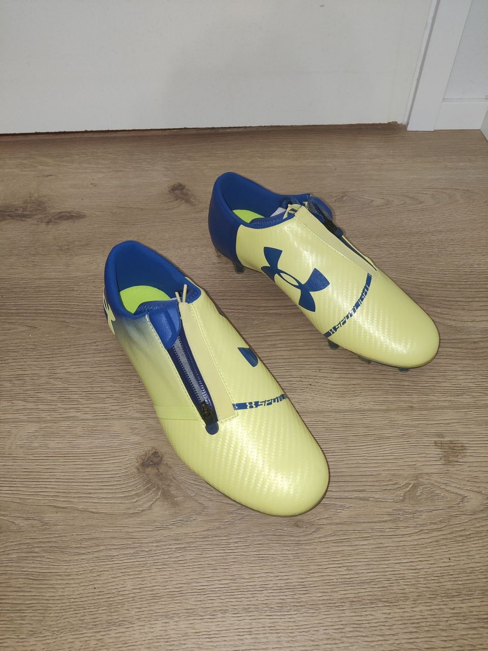 Under Armour jalkapallokengät koko 42,5