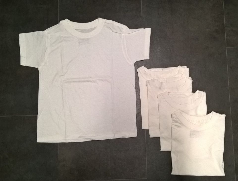 Lasten valkoisia t-paitoja, koko S (n. 6-7)