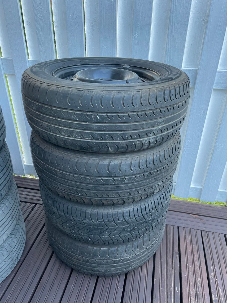 215/65R15 renkaat vanteineen