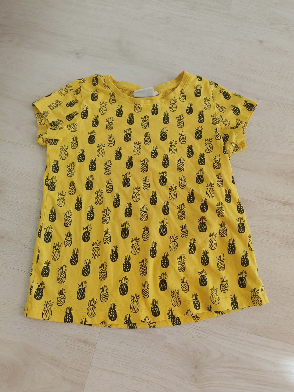 Tyttöjen keltainen ananas t-paita 140cm