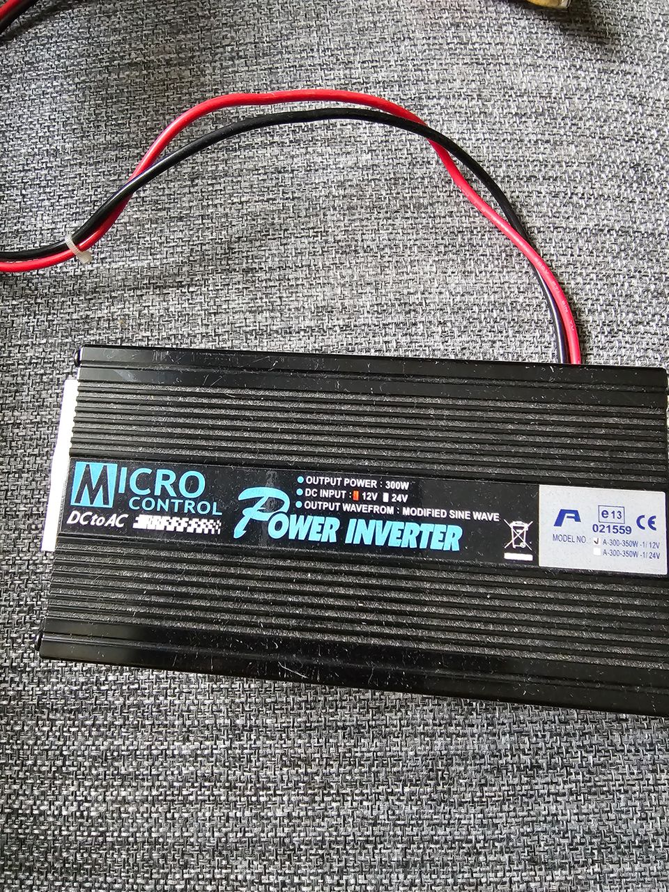 Micro control power invertteri