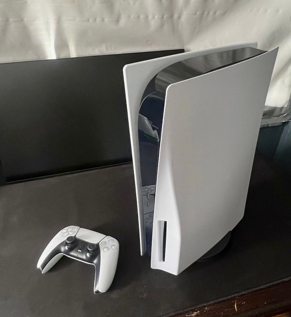 Playstation 5 + 1 ohjain