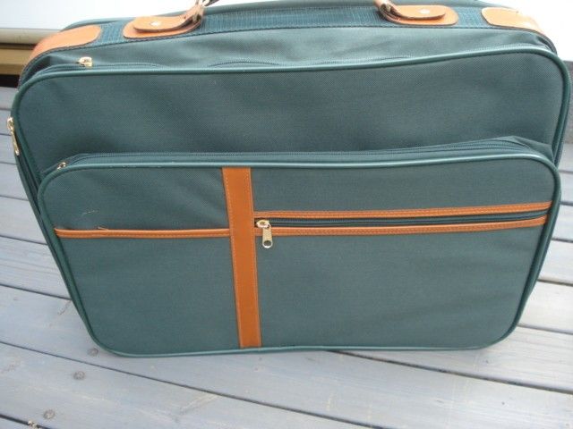 Näppärä, pienikokoinen, mutta tilava matkalaukku