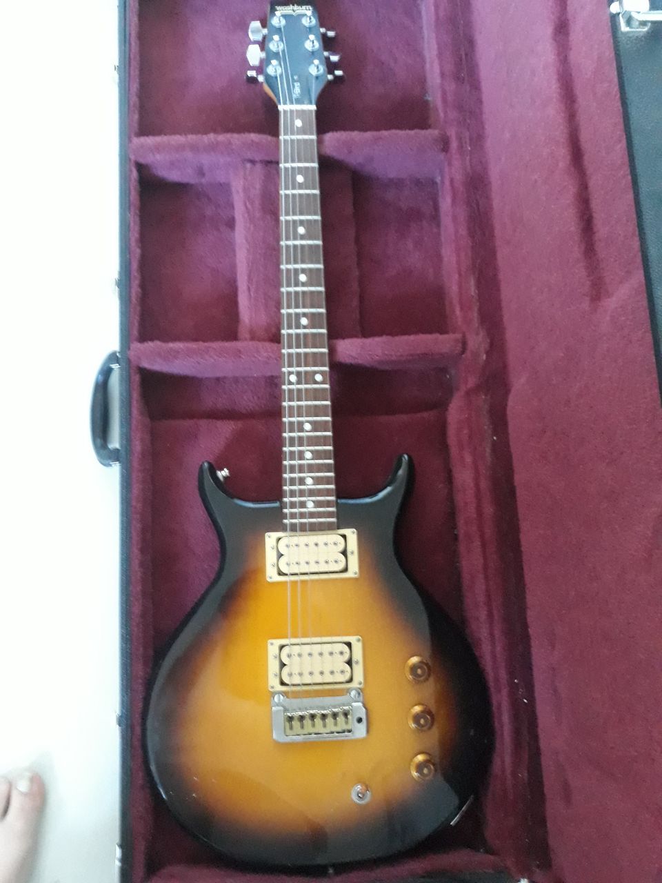 Sähkökitara Washburn T-bird