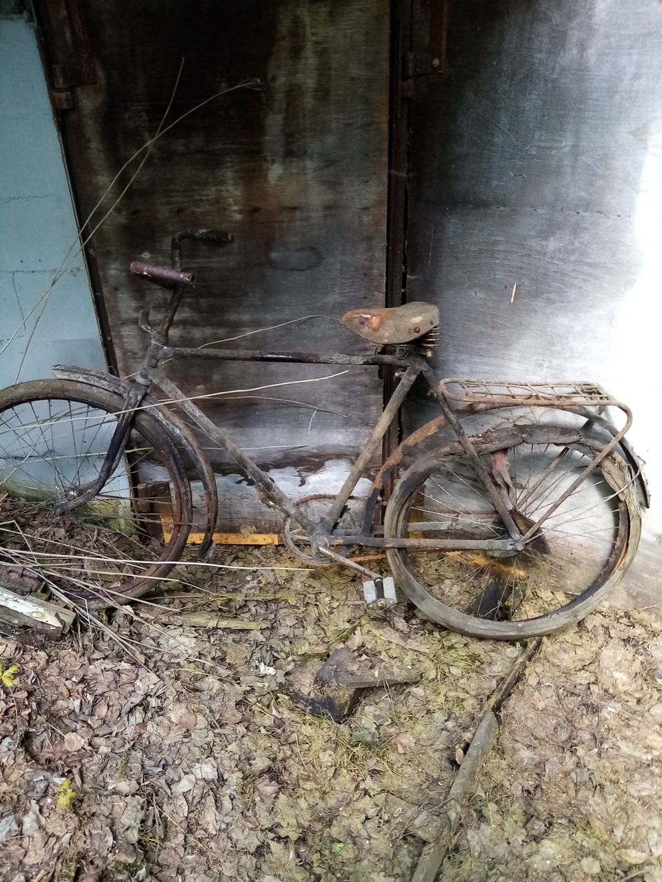 Todella vanha polkupyörä