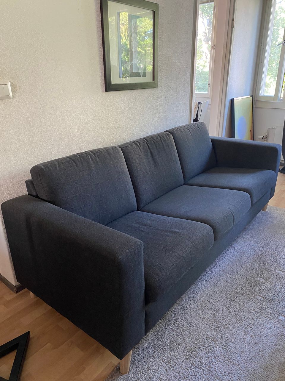 3 istuttava harmaa sohva