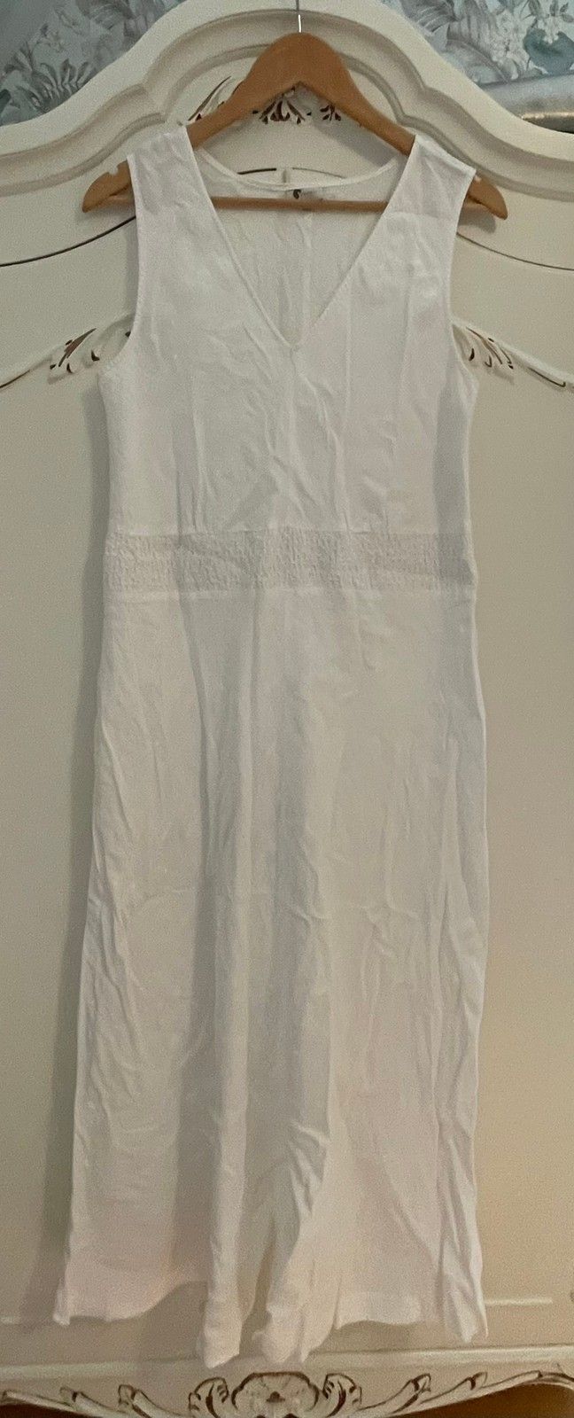 Valkoinen pitkä mekko