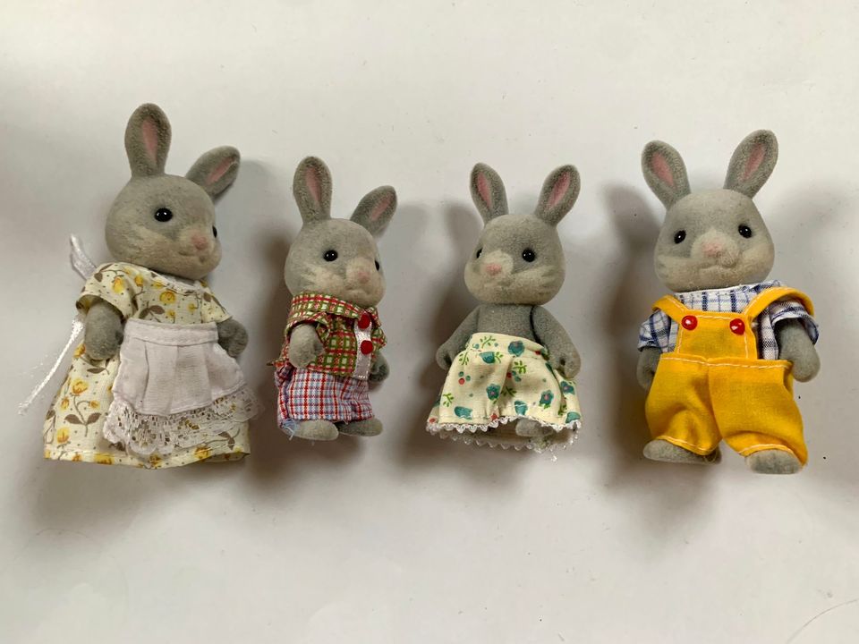 Sylvanian Families harmaa pupuperhe