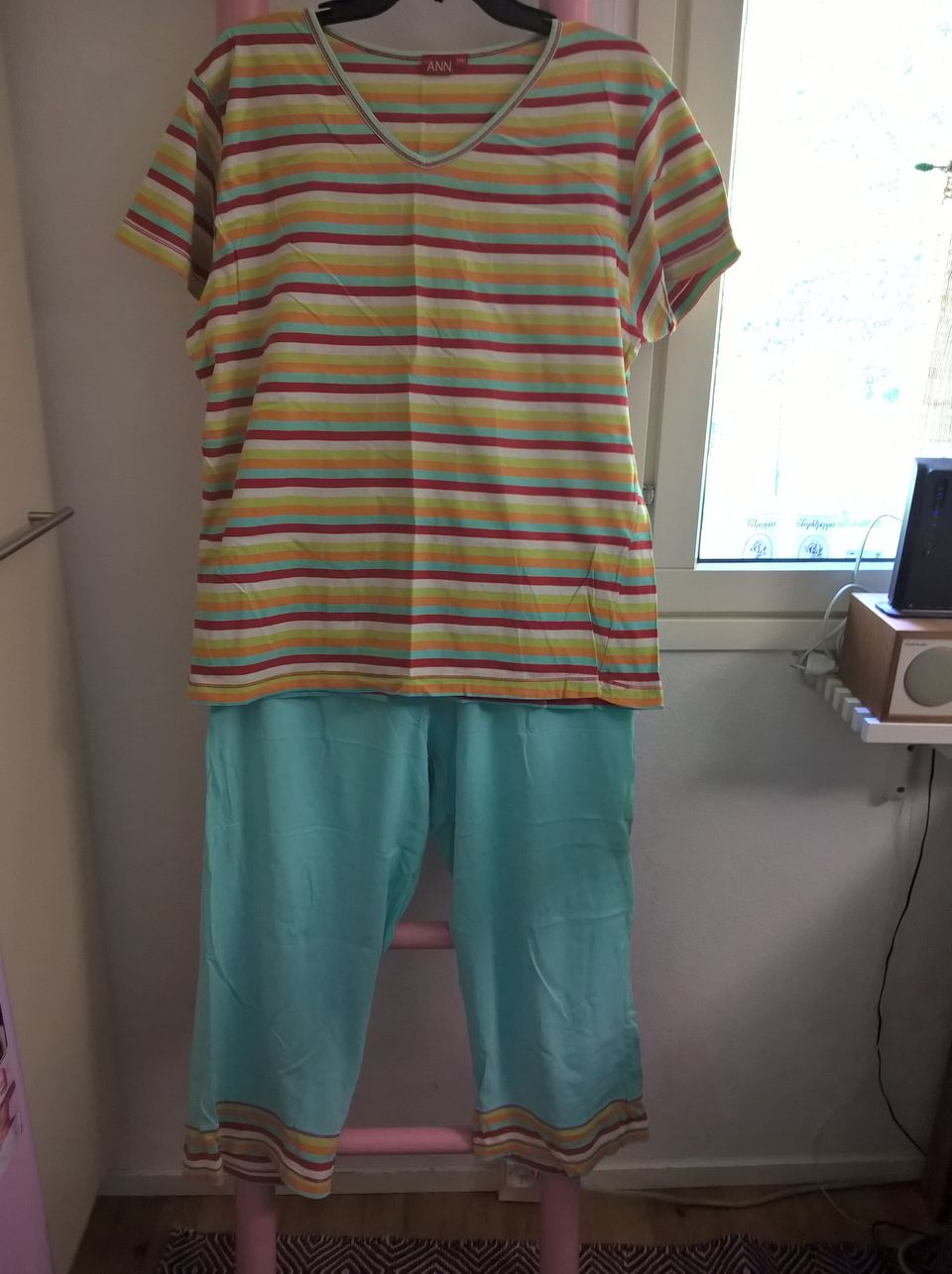 Hyväkuntoinen, Ann capripituinen pyjama /48