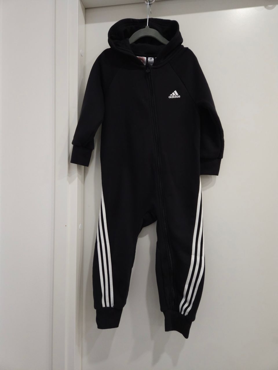 Adidas jumpsuit 104