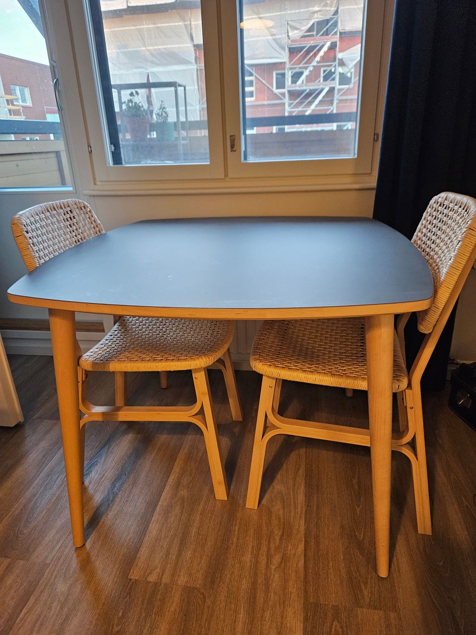 Ruokapöytä ja Voxlöv tuolit