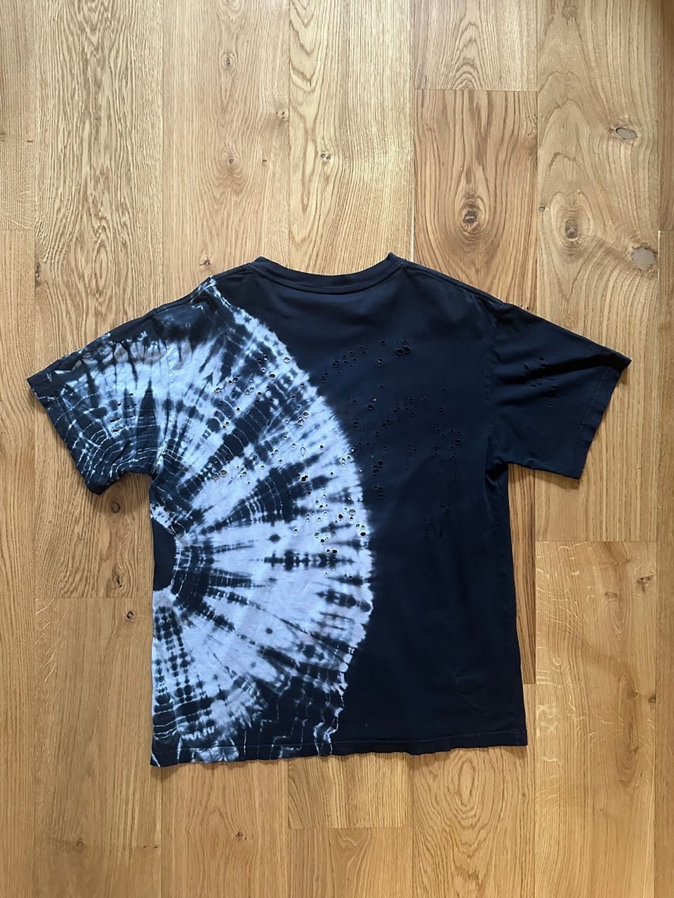 Satisfy Running Mothtech tie dye t-paita koko 4