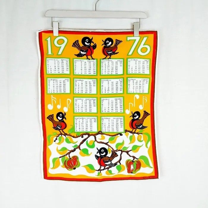 Kalenteri keittiöpyyhe 1976 48 x 60 cm