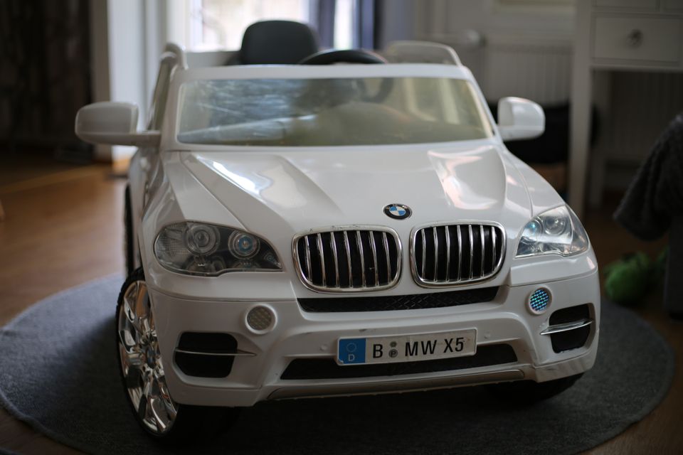 BMW  (lasten sähköauto)