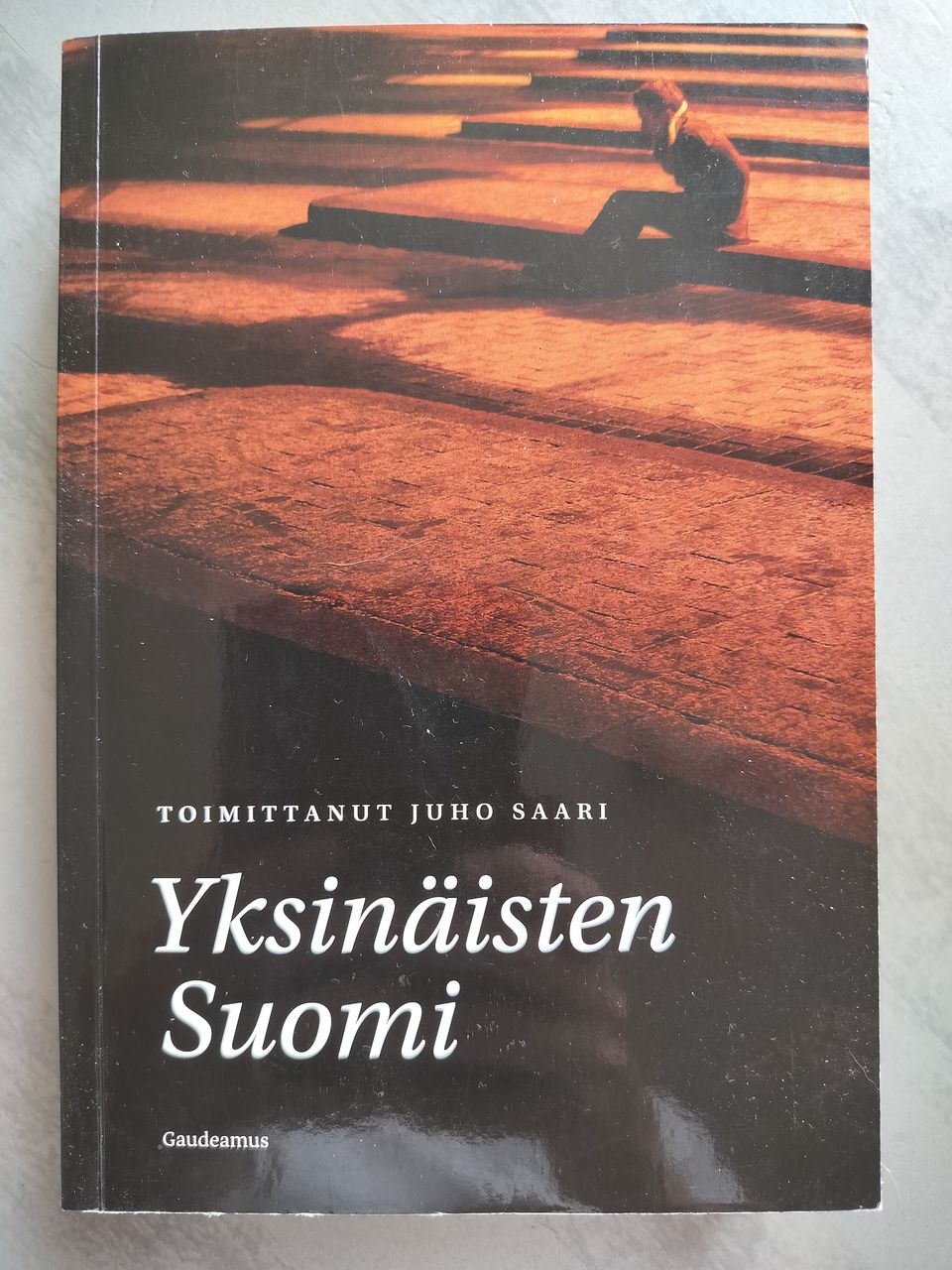 Yksinäisten Suomi, toim. Juho Saari