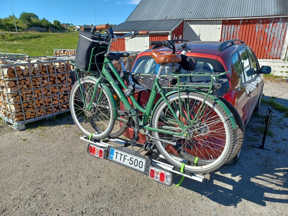 Pyöräteline kahdelle pyörälle (max 60kg)