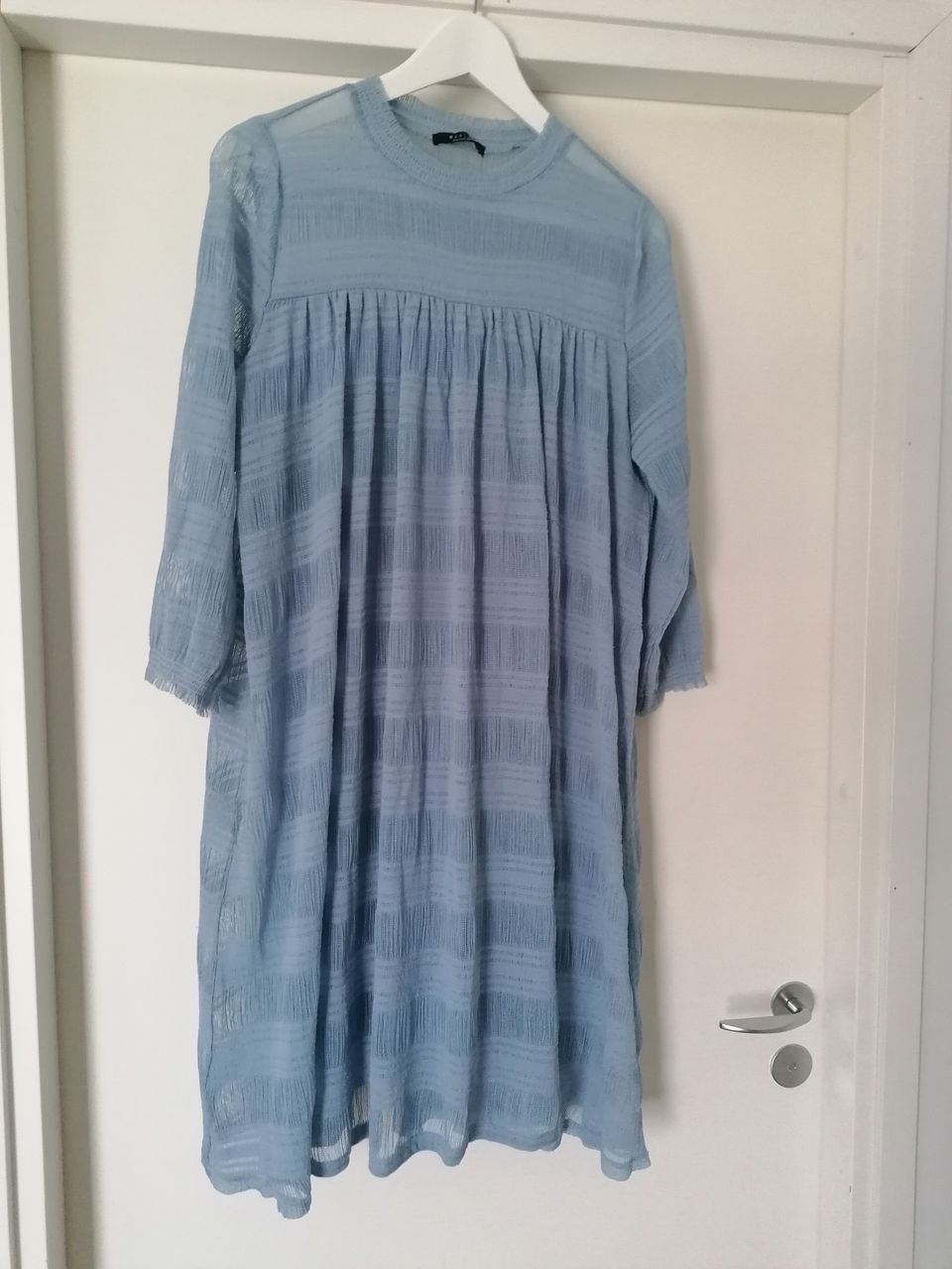 Myydään ihana sininen Mohito mekko