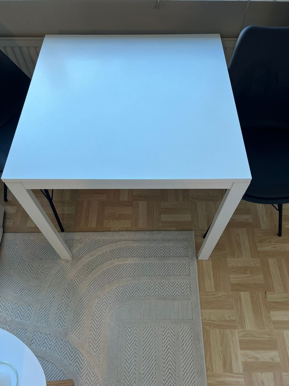 Ikean Melltorp ruokapöytä