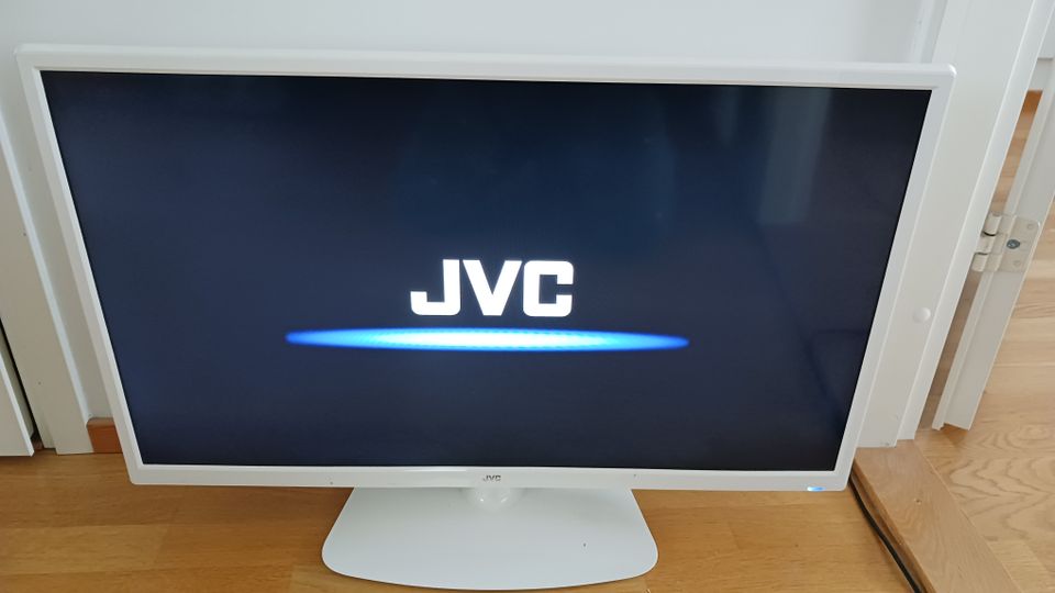 JVC HD TV 32" pelikäyttöön