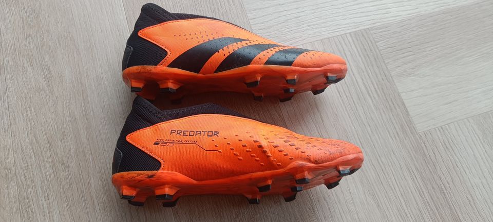 Adidas Predator jalkapallokengät