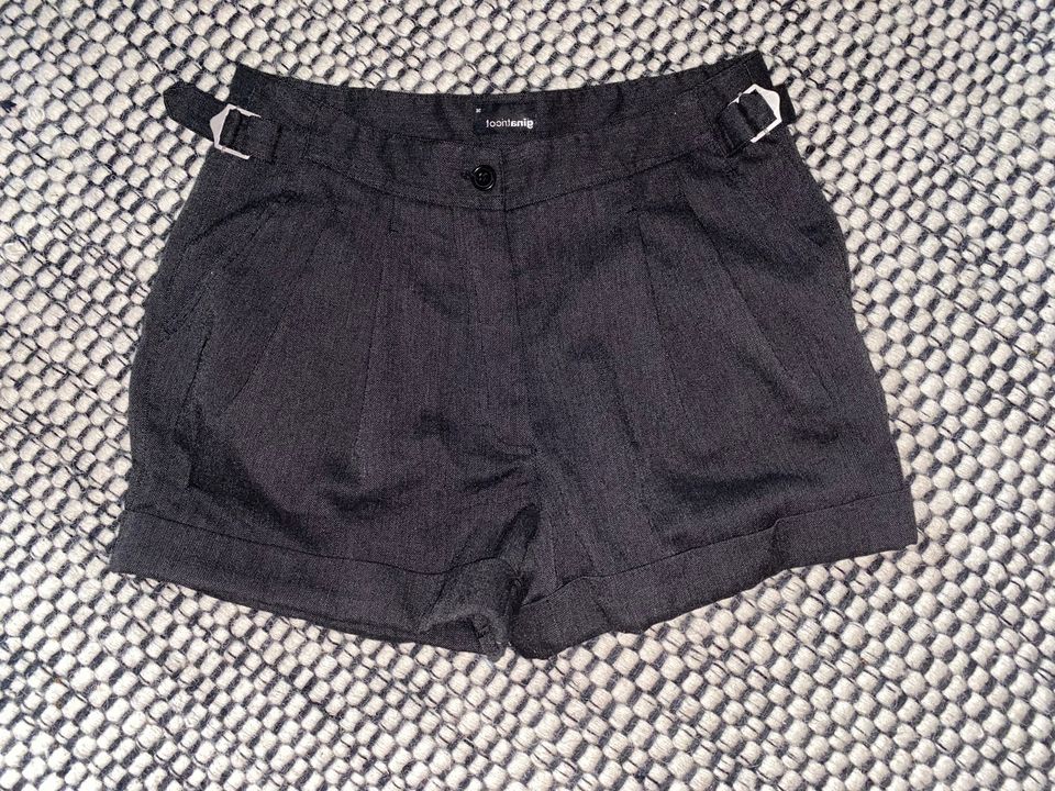 Gina Tricot shortsit