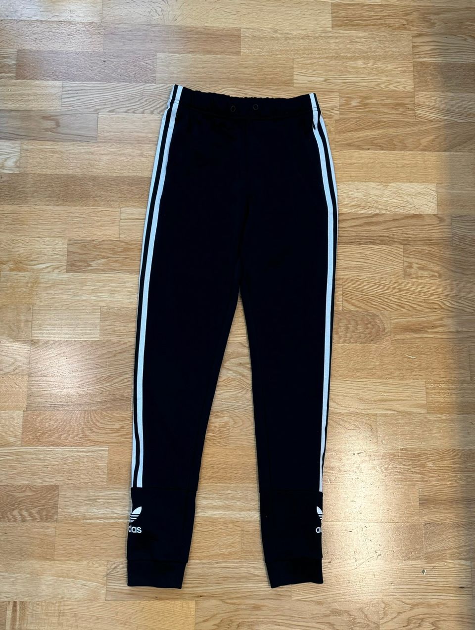 Adidas verkkarit 158/164