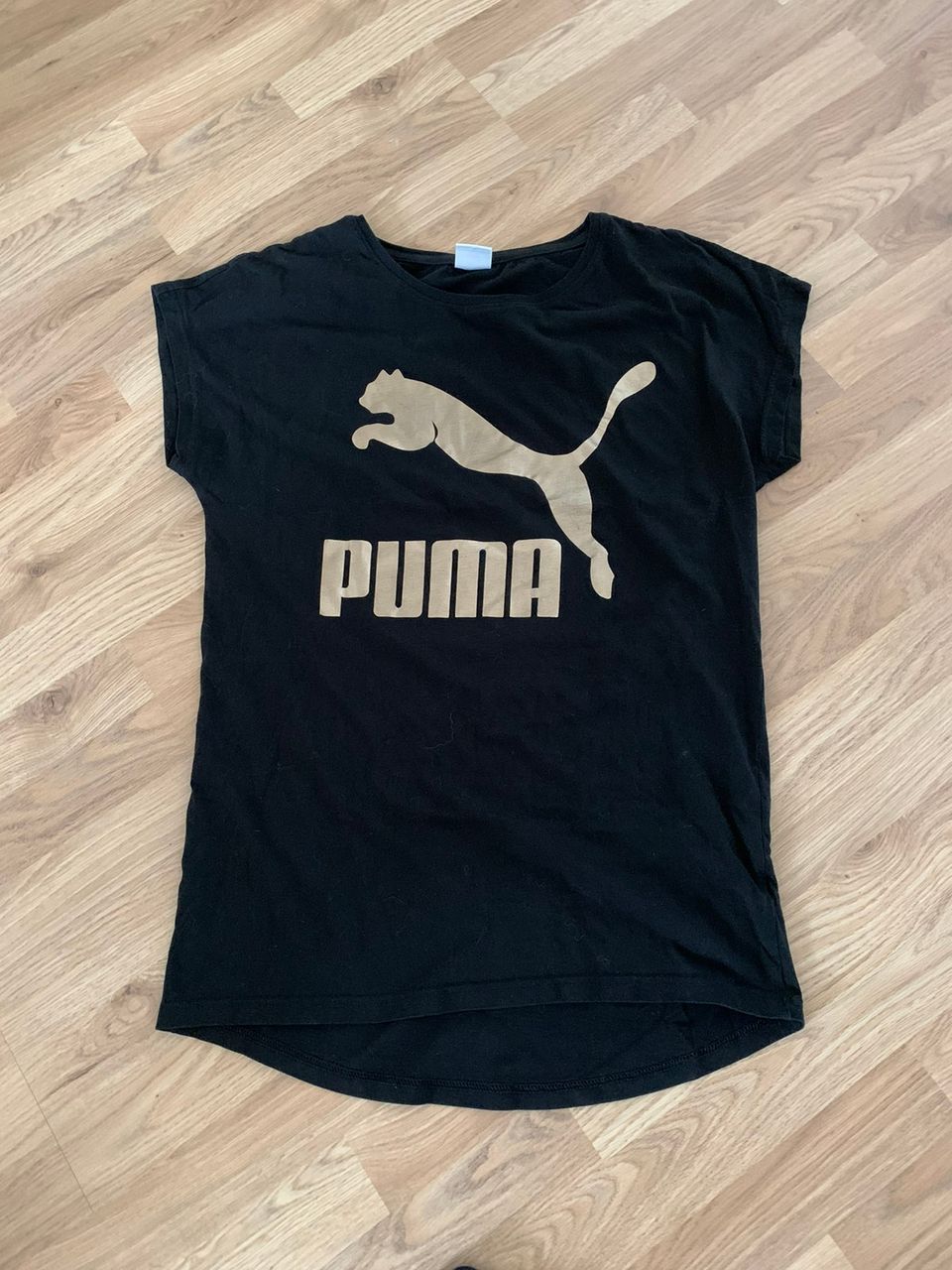 Puma musta t-paita
