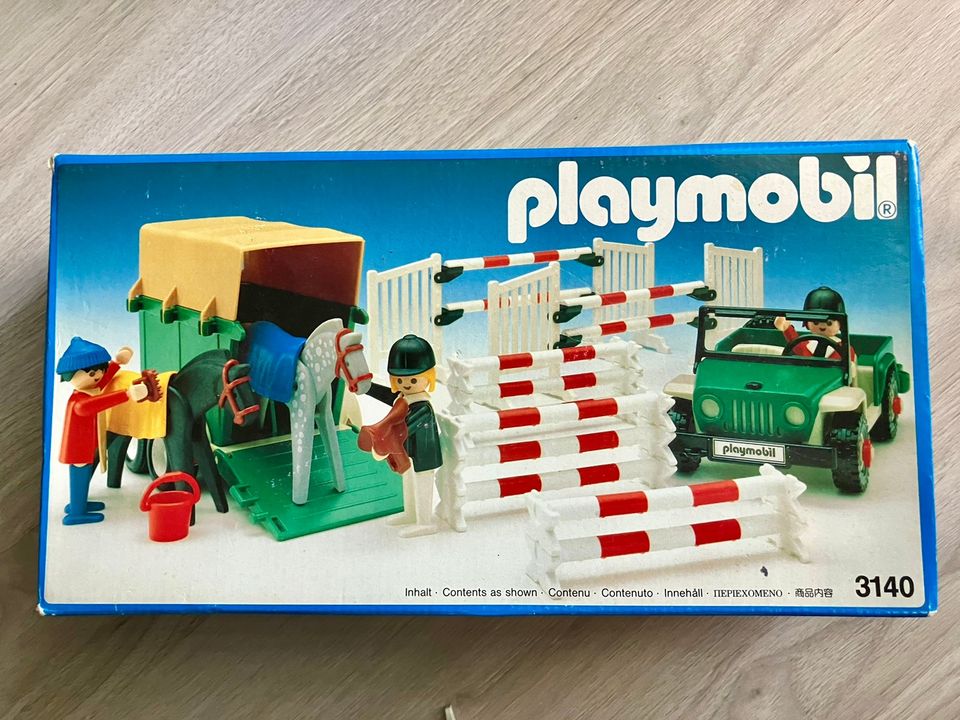 Playmobil 3140 Jeeppi ja hevostenkuljetusvaunu