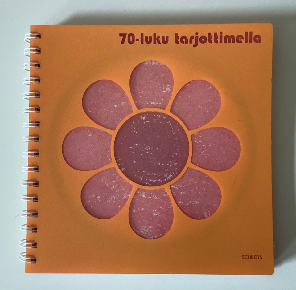 70-luku tarjottimella -keittokirja