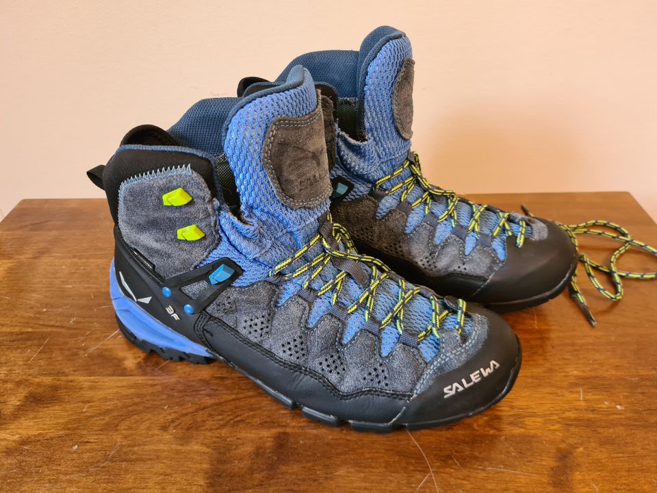 Salewa Alpine Trainer Mid vaelluskengät. 42,5 (kalvossa reikä)