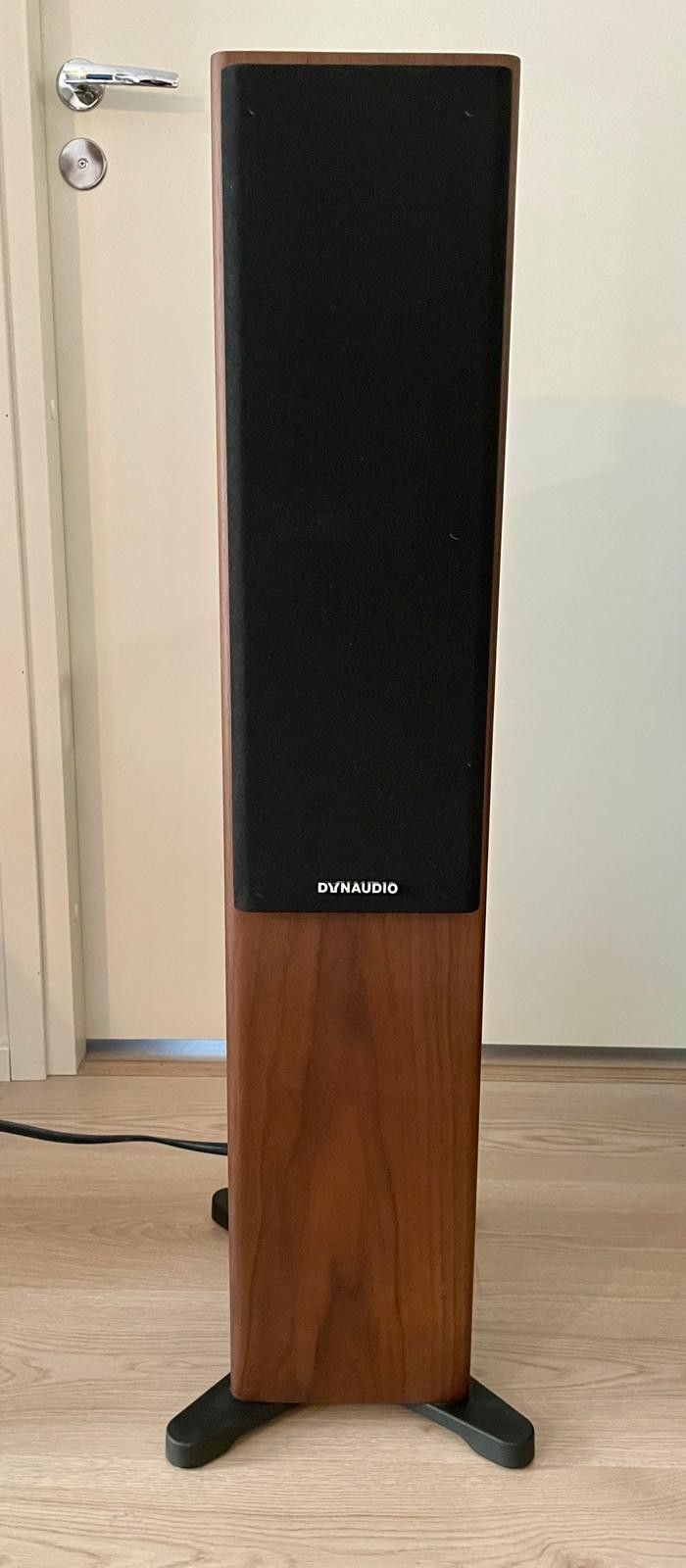 Dynaudio Evoke 30 lattiakaiutinpari