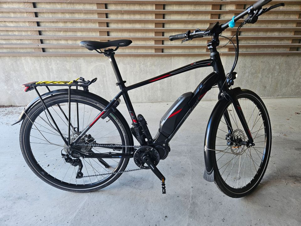 Myydään miesten sähköpolkupyörä HELKAMA SE10 e-bike 10 vaihteinen 52cm