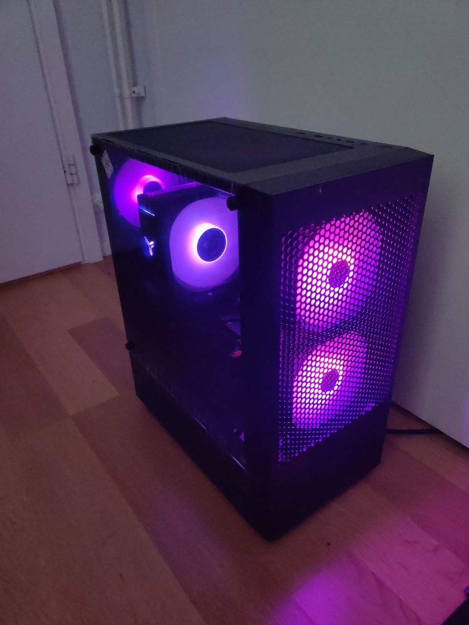 Budjetti RGB pelitietokone