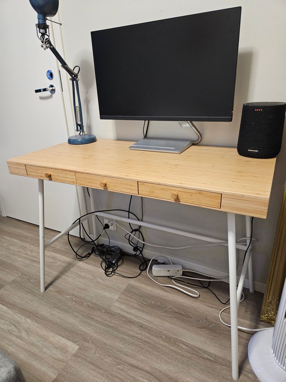 Ikea pieni työpöytä