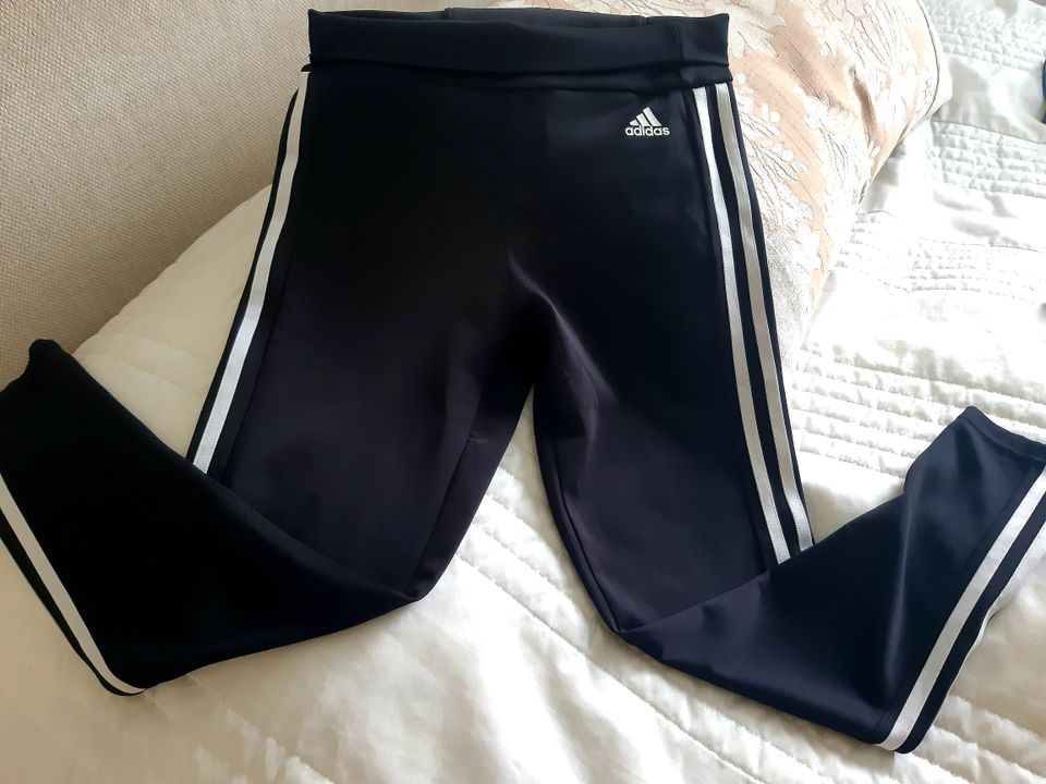 Adidas  verkkarit  koko S