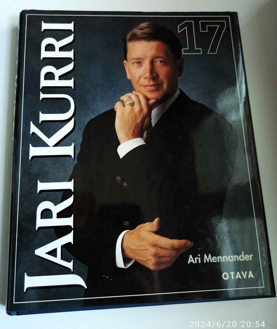 Jari Kurri, erittäin hyväkuntoinen kirja