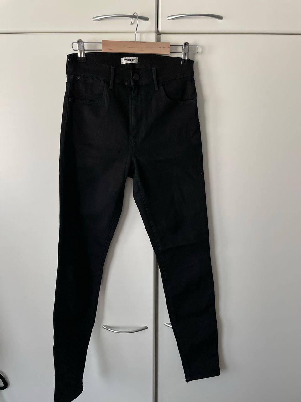 Uudet Wrangler high rise skinny 28"/32"