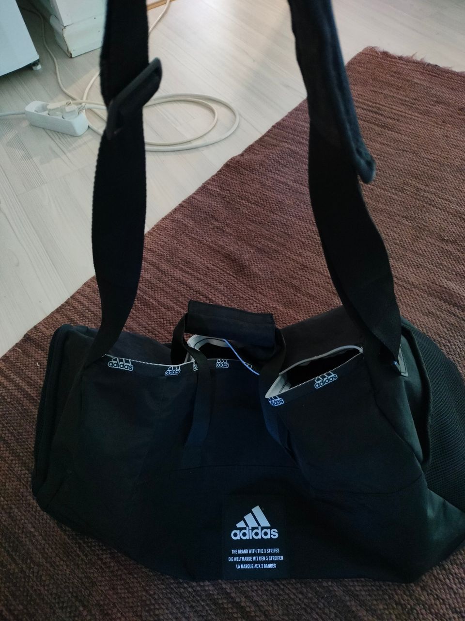 Adidas laukku